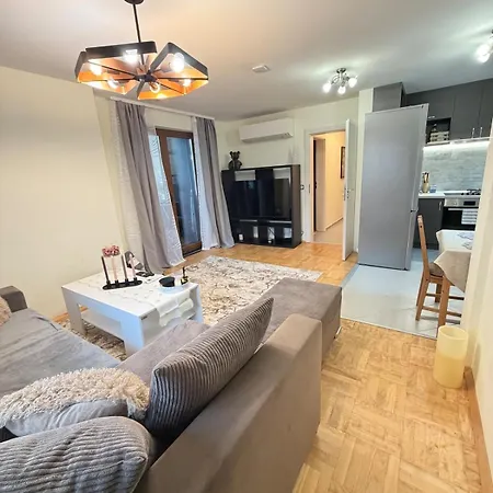 Appartamento New Cozy 3 Bedroom 90m2 *