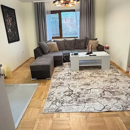 Appartamento New Cozy 3 Bedroom 90m2 *